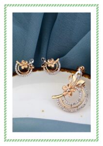 Pendant set with flower design